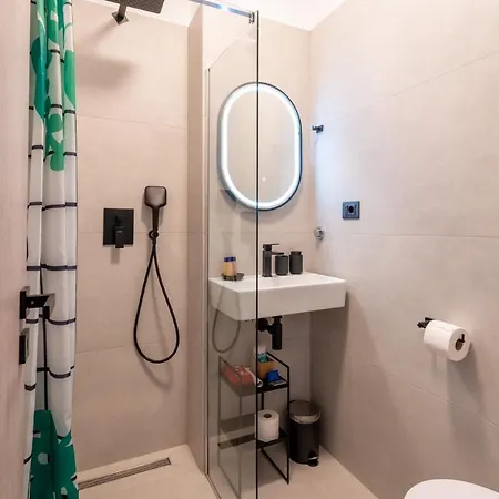 Modern With Terrace, Bikes & Parking Apartment *