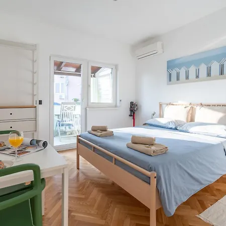 New! D31 W2 Bikes, Sunny Terrace & Parking Apartment Rovinj